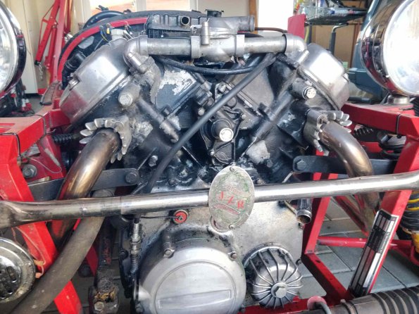 schwarzer Motorblock