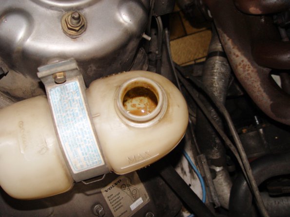 Engine Oil Remains In The Cooling Water Expansion Tank